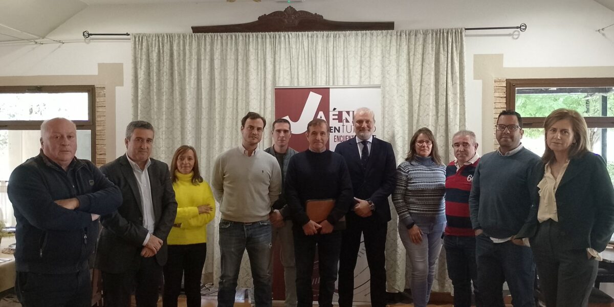 De izquierda a derecha, Manuel Barrionuevo, Jose Luis Adán, Mari Sol Espinosa, José Torres, Francisco Carrasco, Ramón Aguilera, Manuel Ramiro, Maribel Valles, José García, Antonio Ramón García y María José Jiménez. FOTO: Inma Castillo