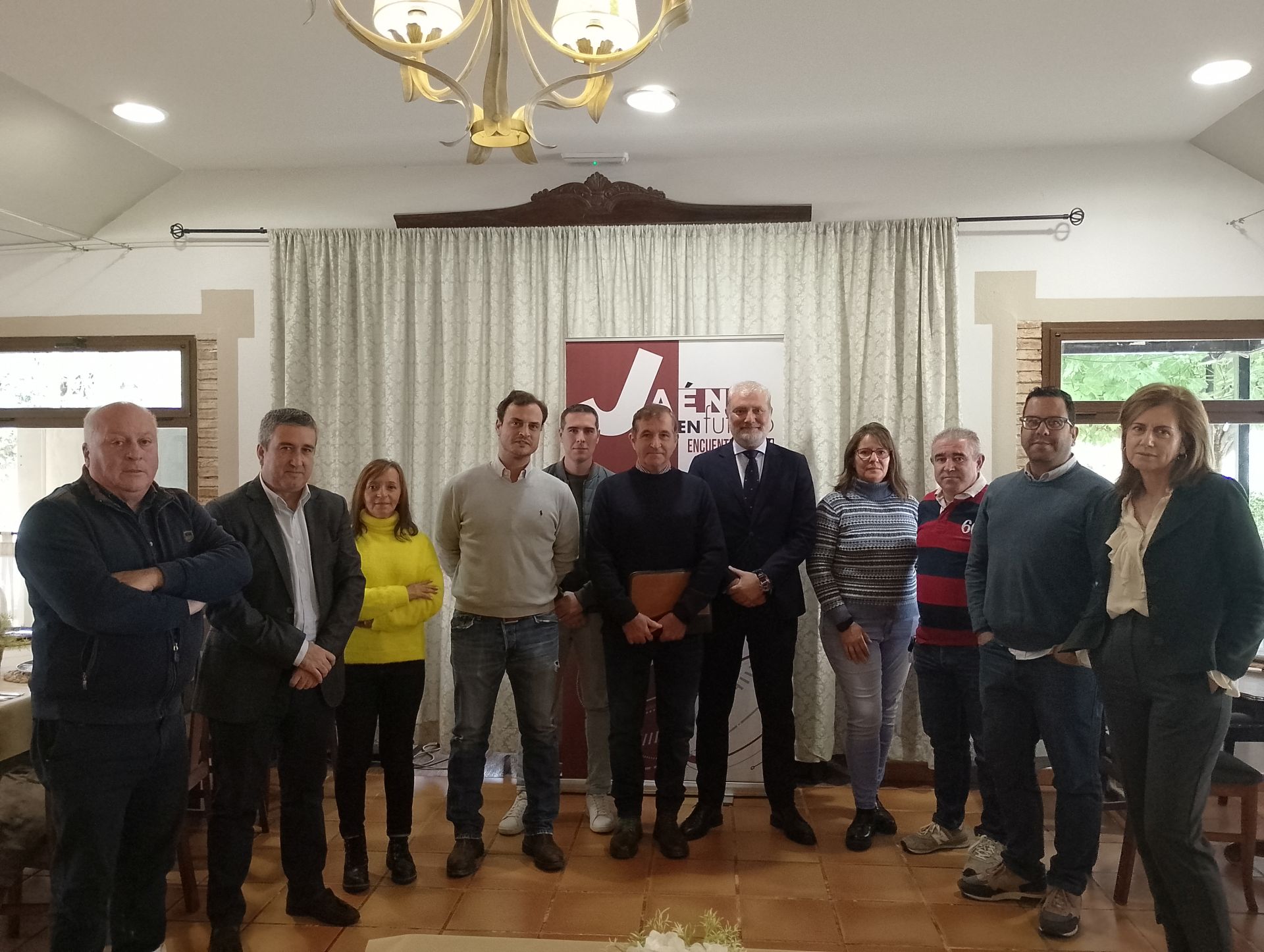 De izquierda a derecha, Manuel Barrionuevo, Jose Luis Adán, Mari Sol Espinosa, José Torres, Francisco Carrasco, Ramón Aguilera, Manuel Ramiro, Maribel Valles, José García, Antonio Ramón García y María José Jiménez. FOTO: Inma Castillo